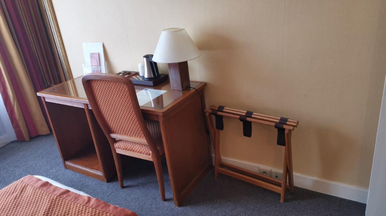 Hotel Le Grand Monarque Melun Esterno foto