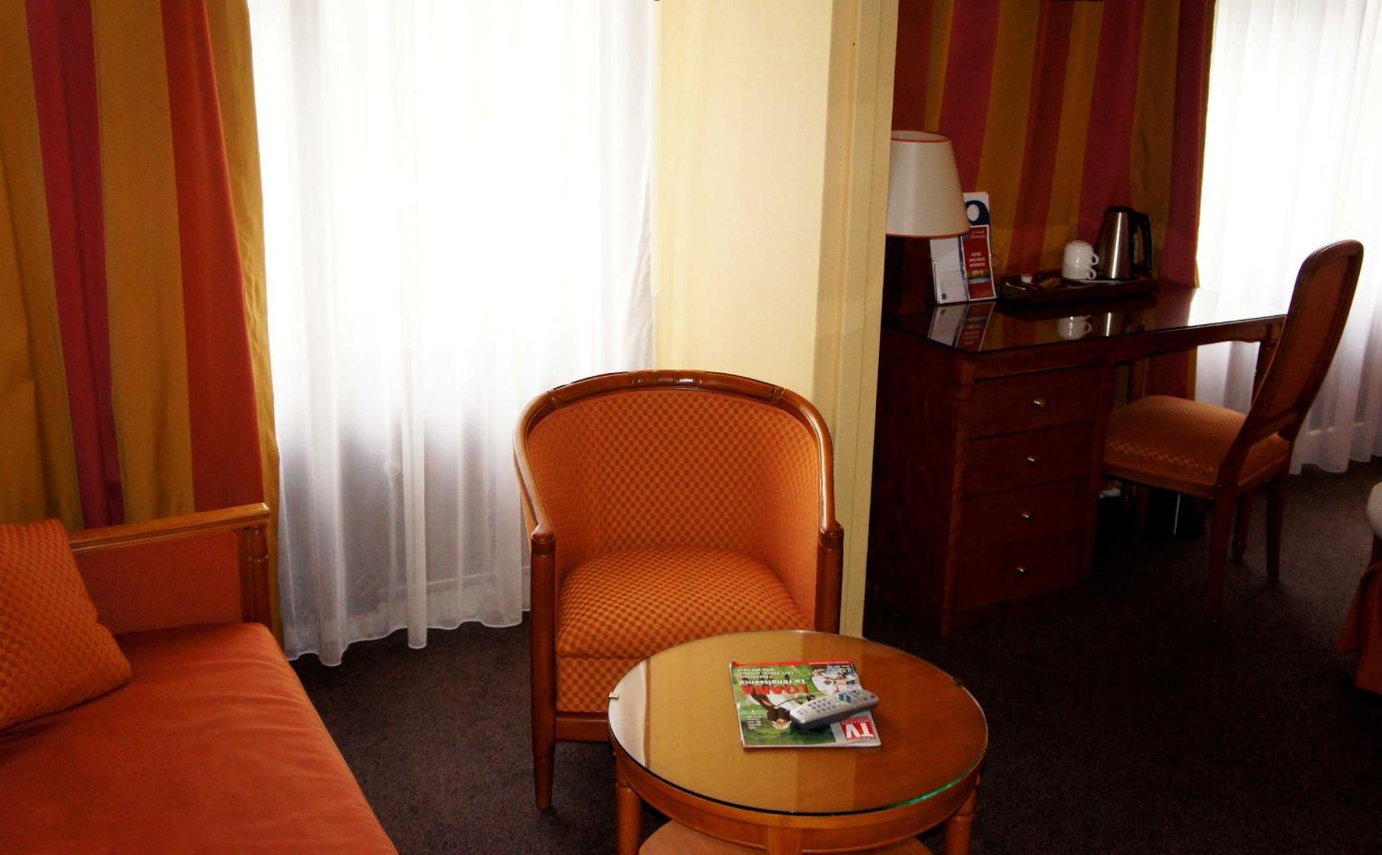 Hotel Le Grand Monarque Melun Esterno foto