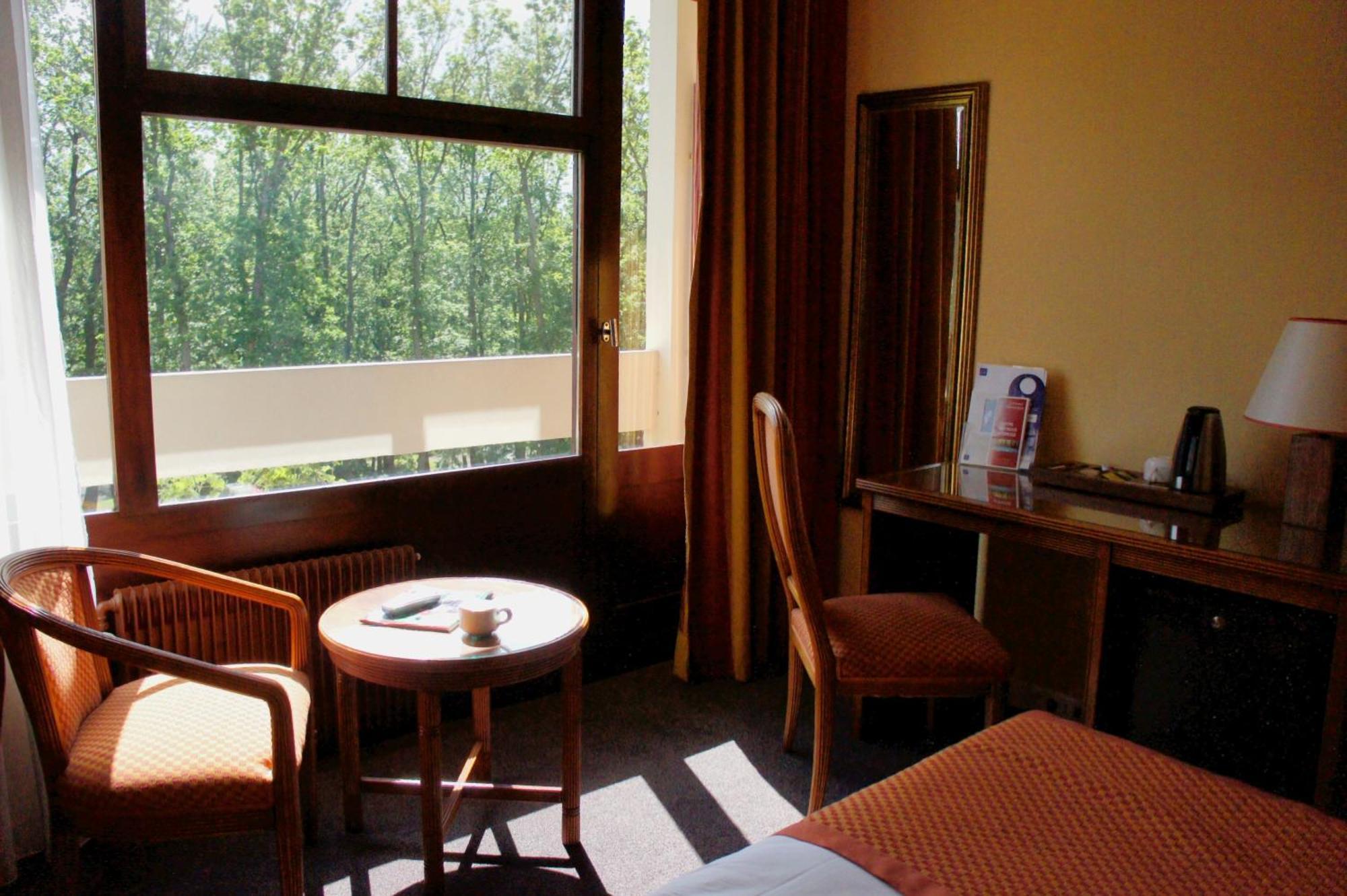 Hotel Le Grand Monarque Melun Esterno foto