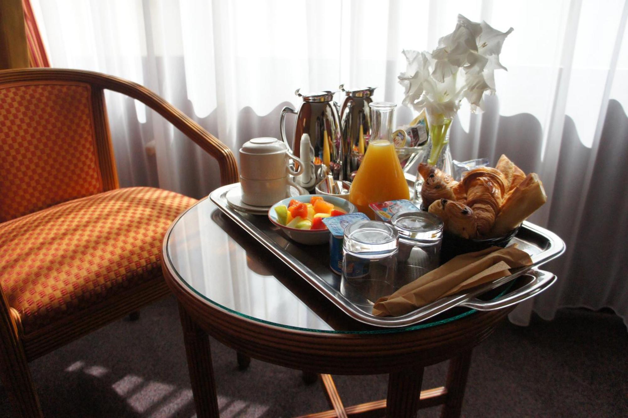 Hotel Le Grand Monarque Melun Esterno foto