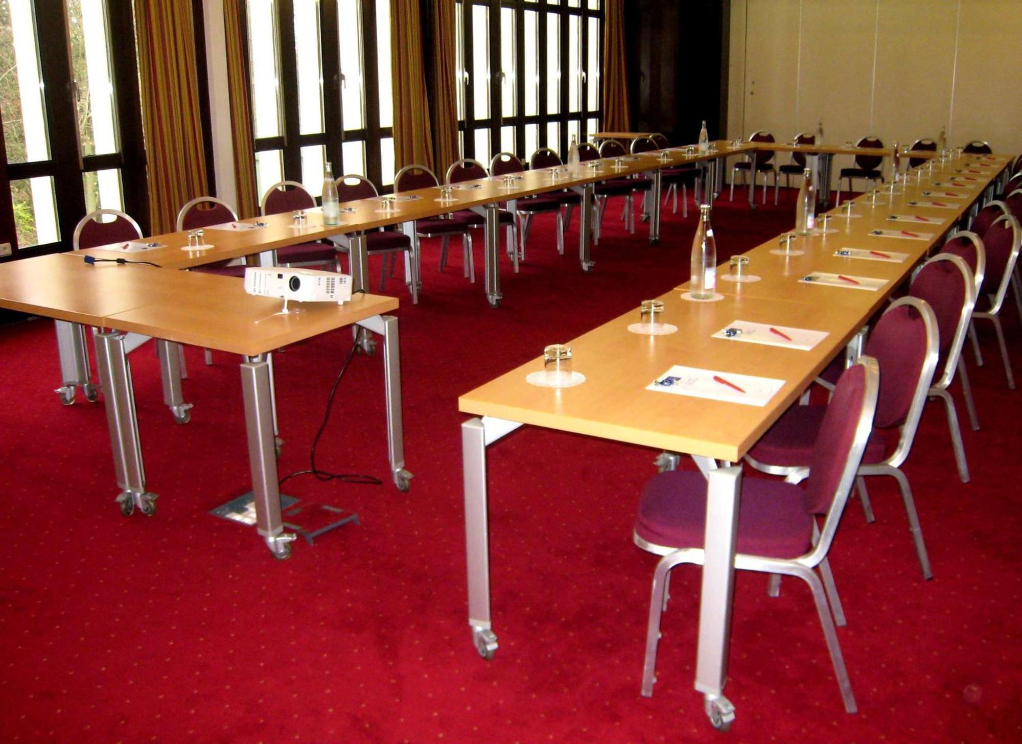 Hotel Le Grand Monarque Melun Esterno foto