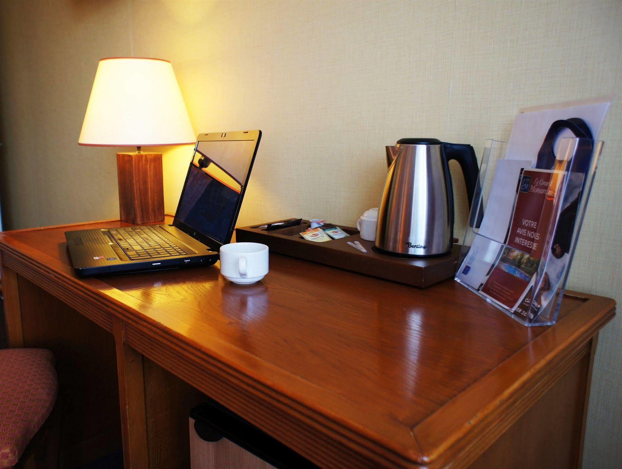 Hotel Le Grand Monarque Melun Esterno foto