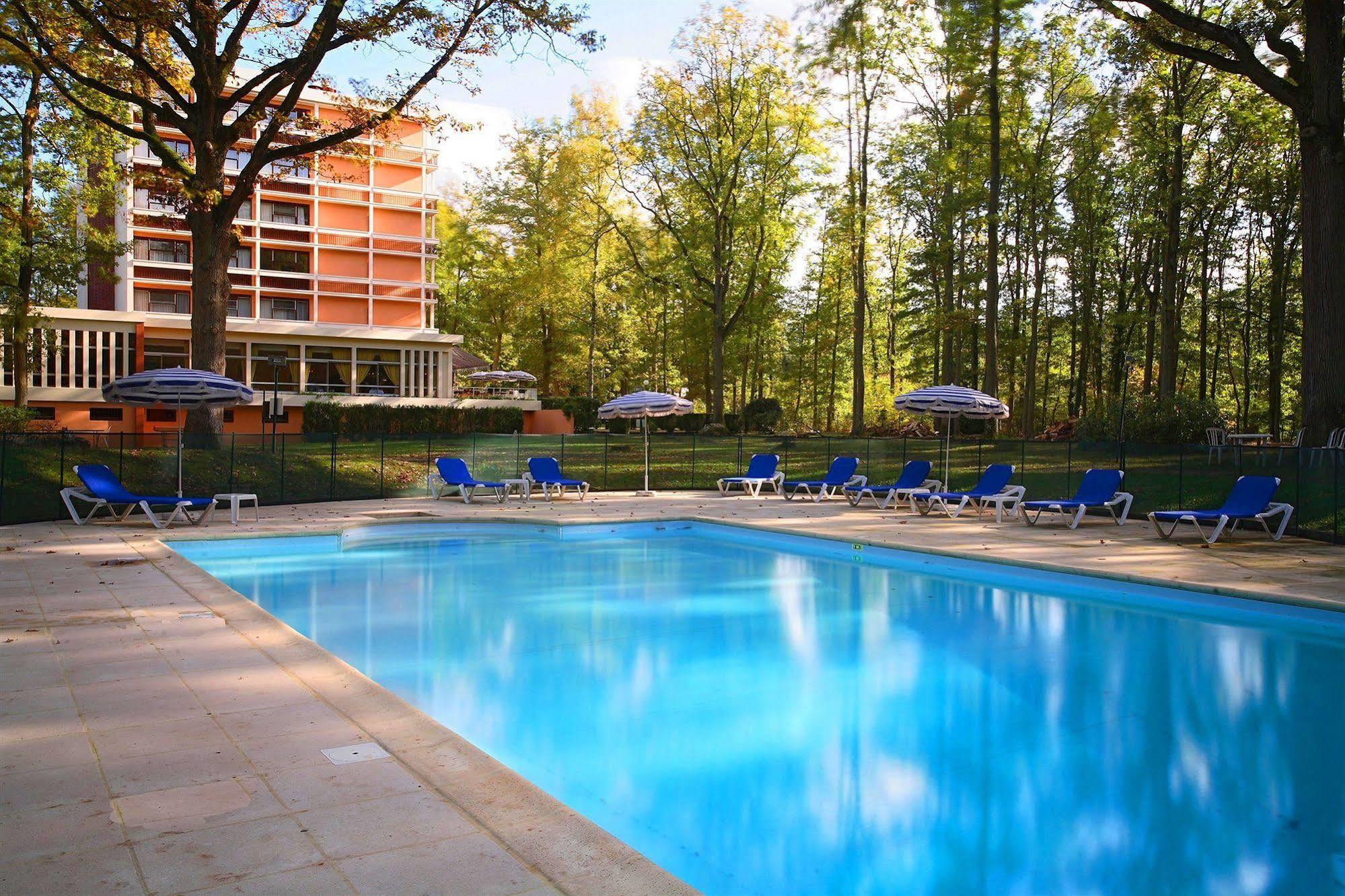 Hotel Le Grand Monarque Melun Esterno foto